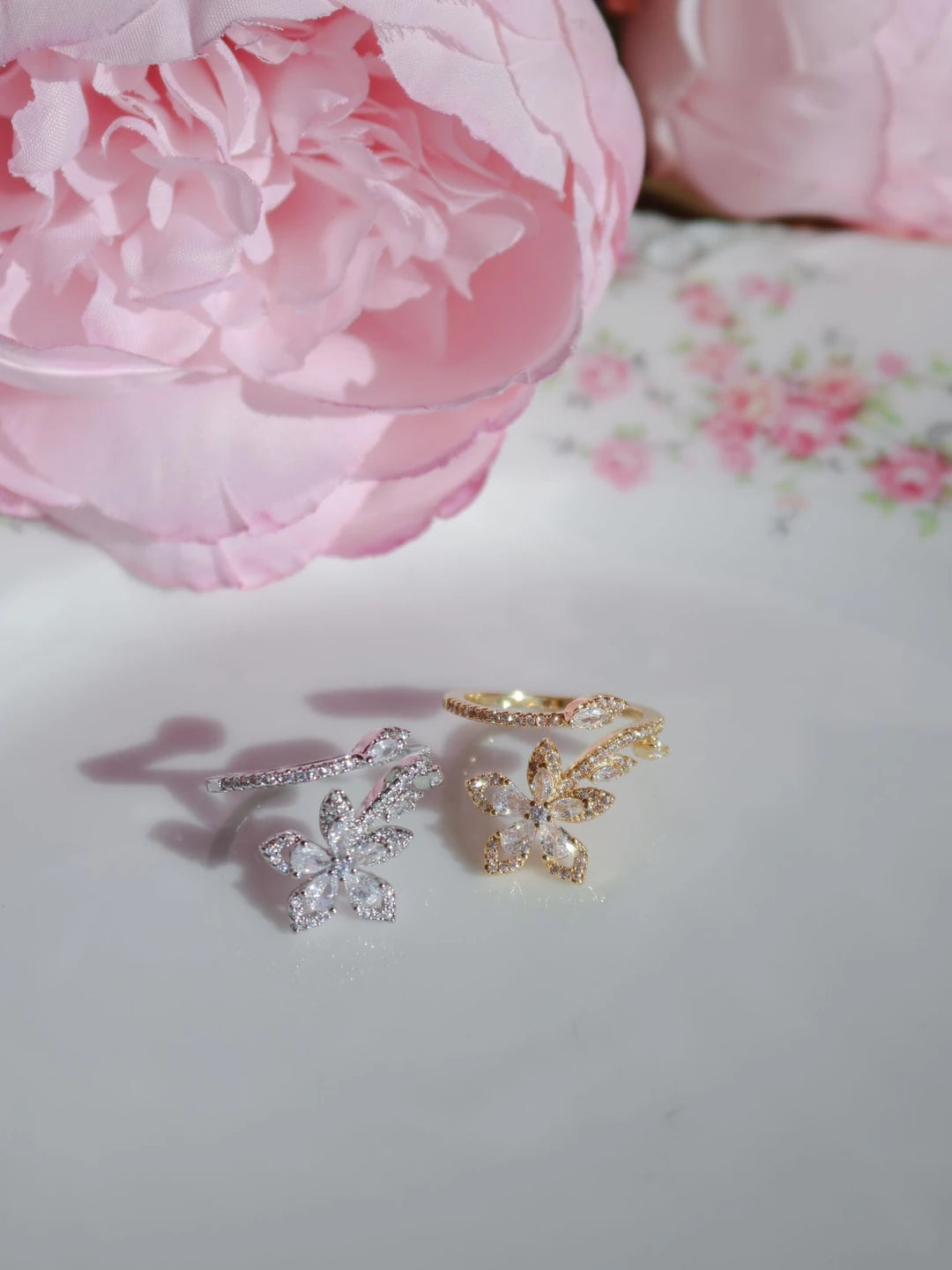 White Flower Dream Ring