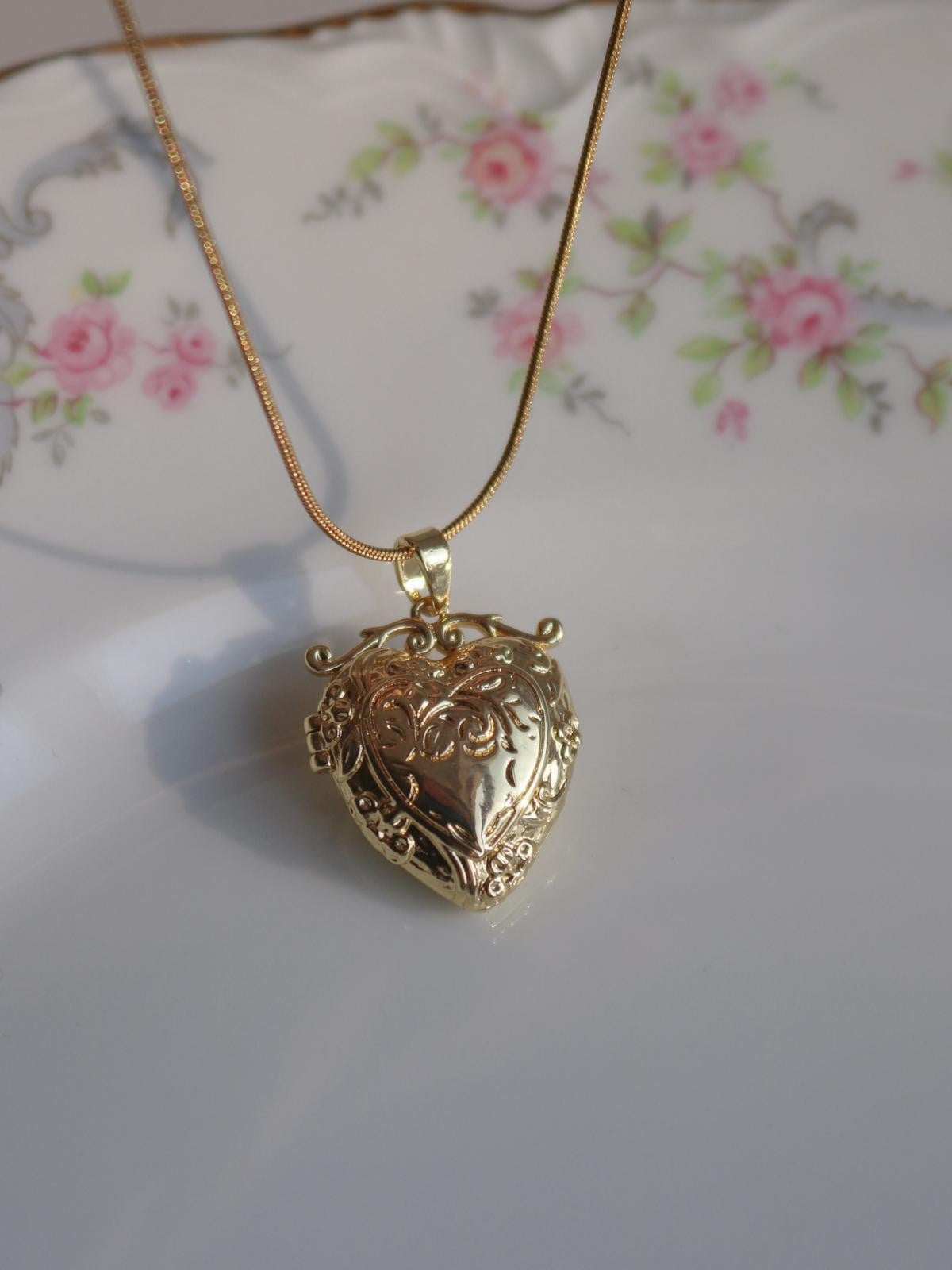 Velloria Heart Personalized Photo Locket Necklace