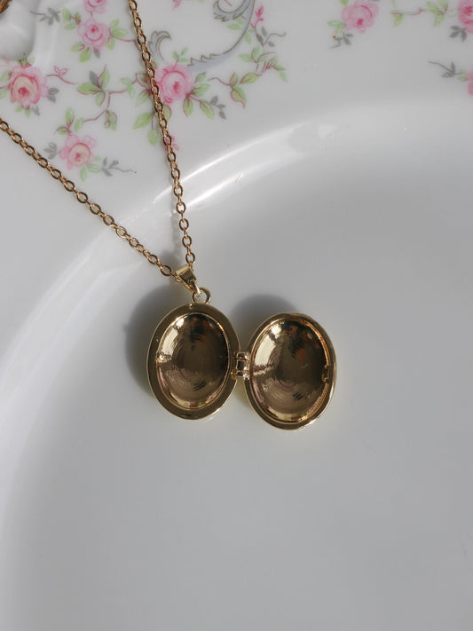 Sunny Daisy Personalized Photo Locket Necklace