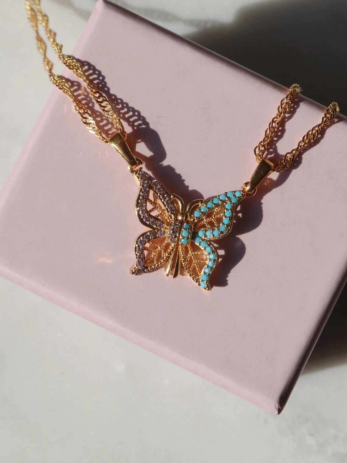 Prenses ve Yoksul Dostluk 2'li Altın Kaplama Manyetik Kolye, Ona Hediye, Pembe Kelebek Kolye, BFF Takı