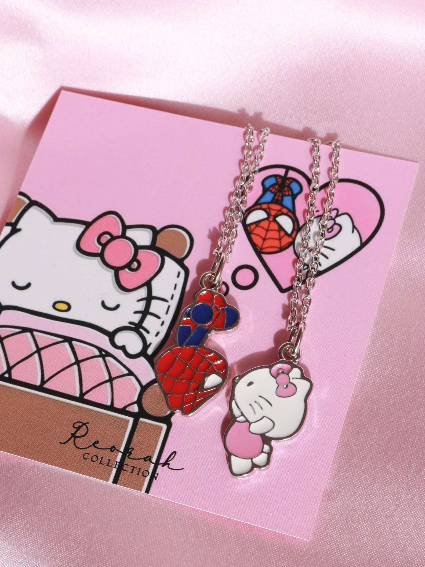 Hello Kitty und Spider-Man 2-teilige Emaille-Halskette, Cartoon-Schmuck, perfektes Geburtstagsgeschenk, zierlicher Schmuck