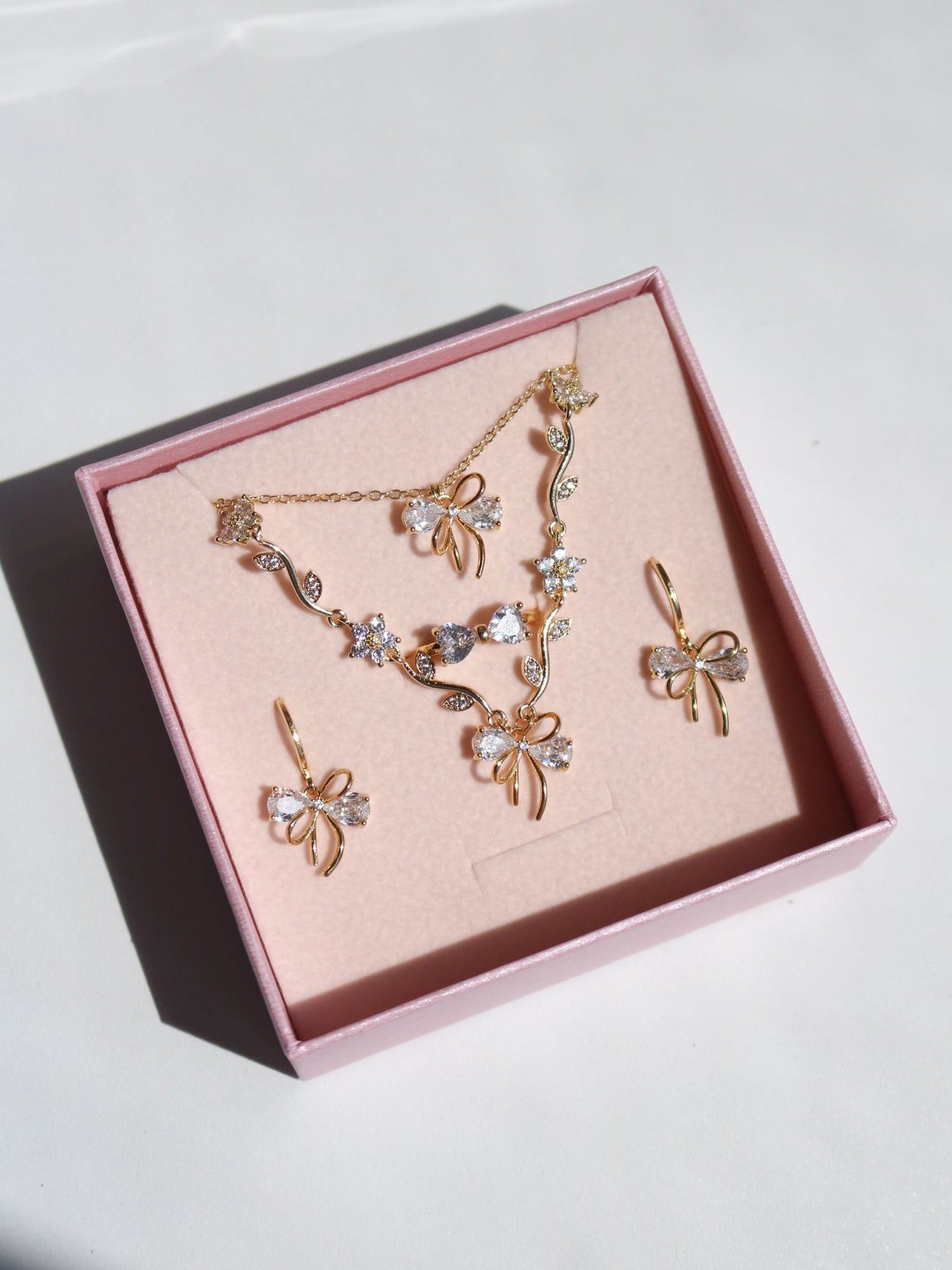 White Ribbon Garden Bracelet, Earrings, Ring and Necklace Set