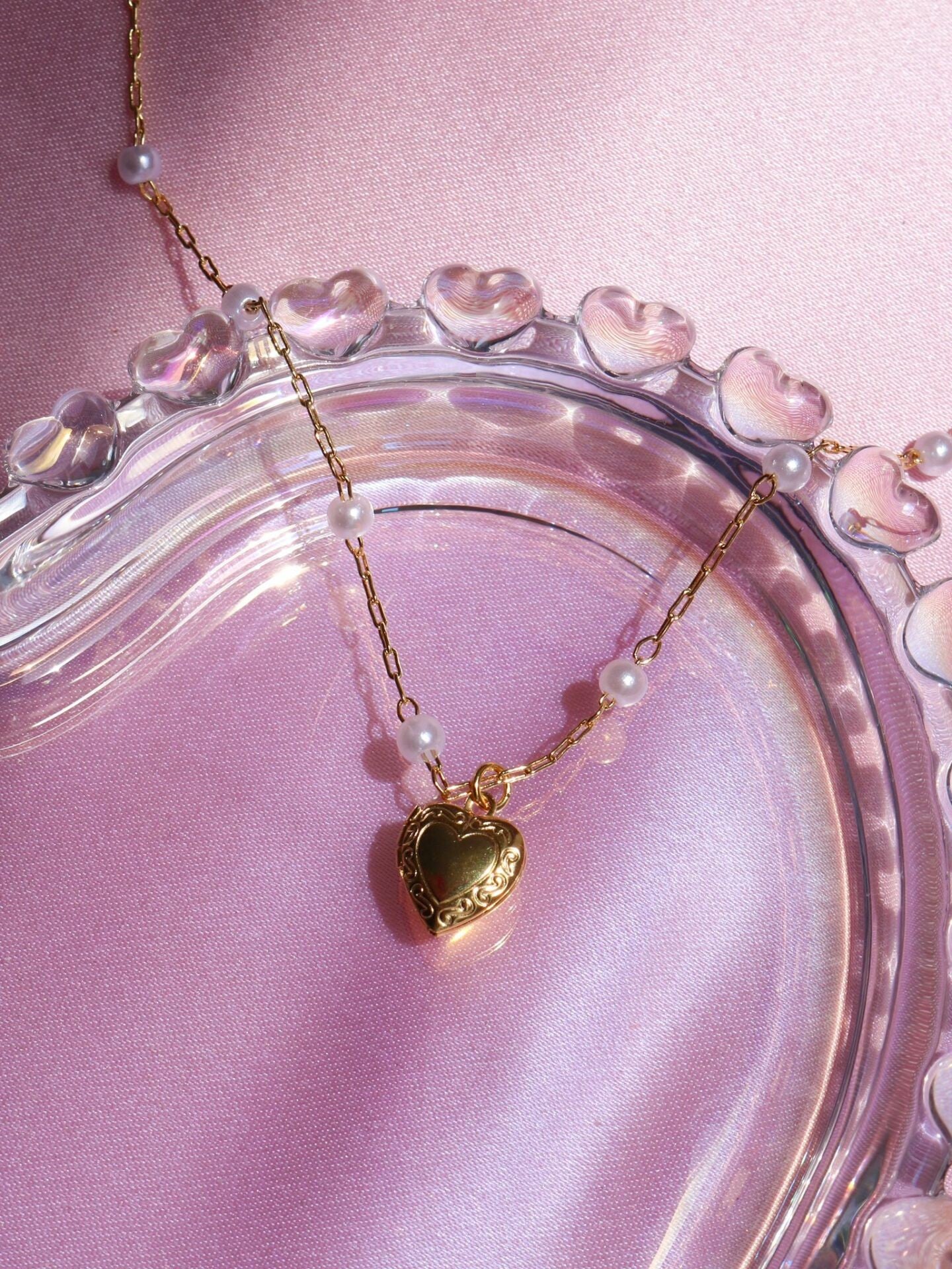 Minimal Pearl Locket Heart Necklace