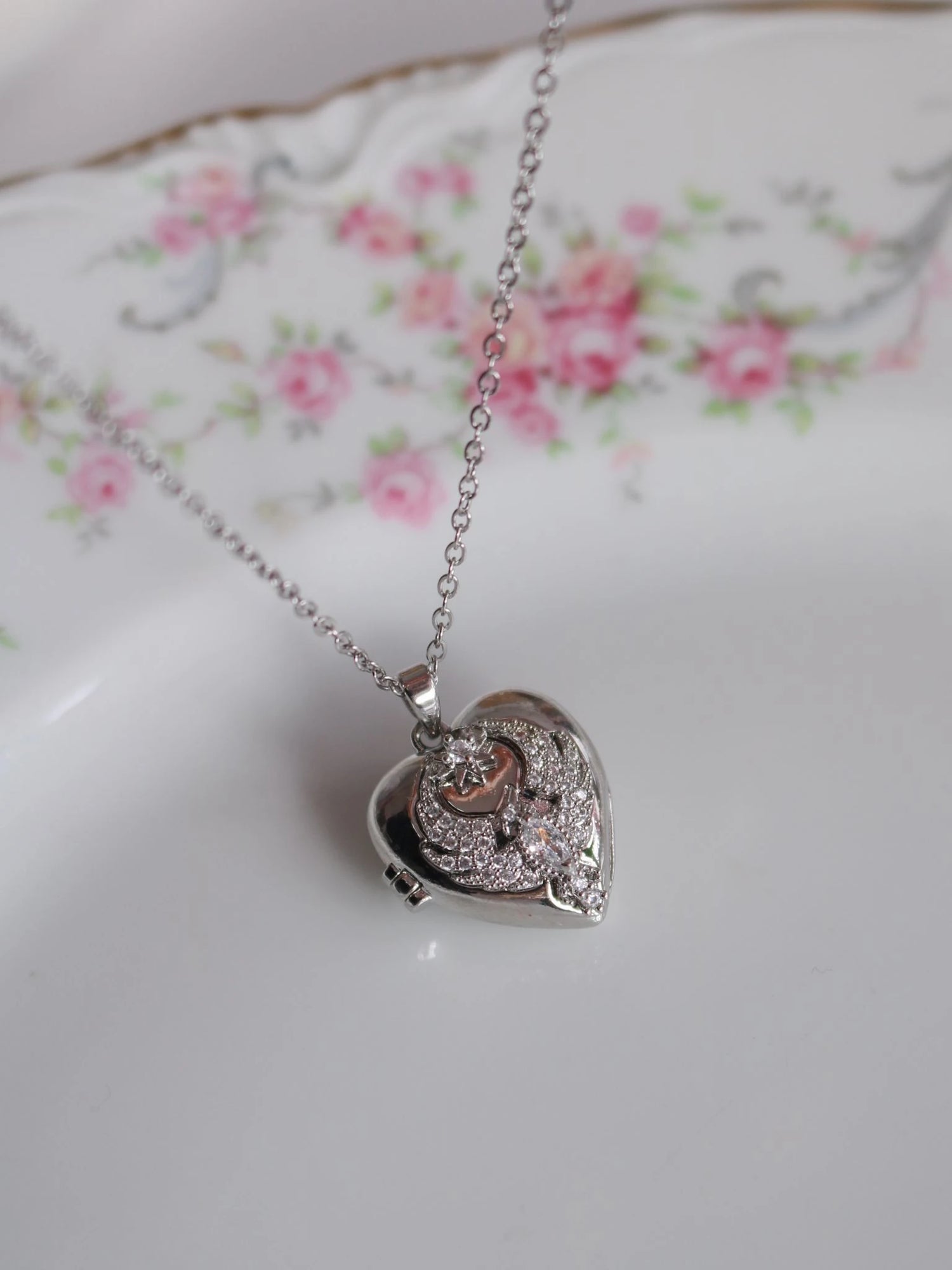 Heart Of Sky Guardian Personalized Photo Locket Necklace