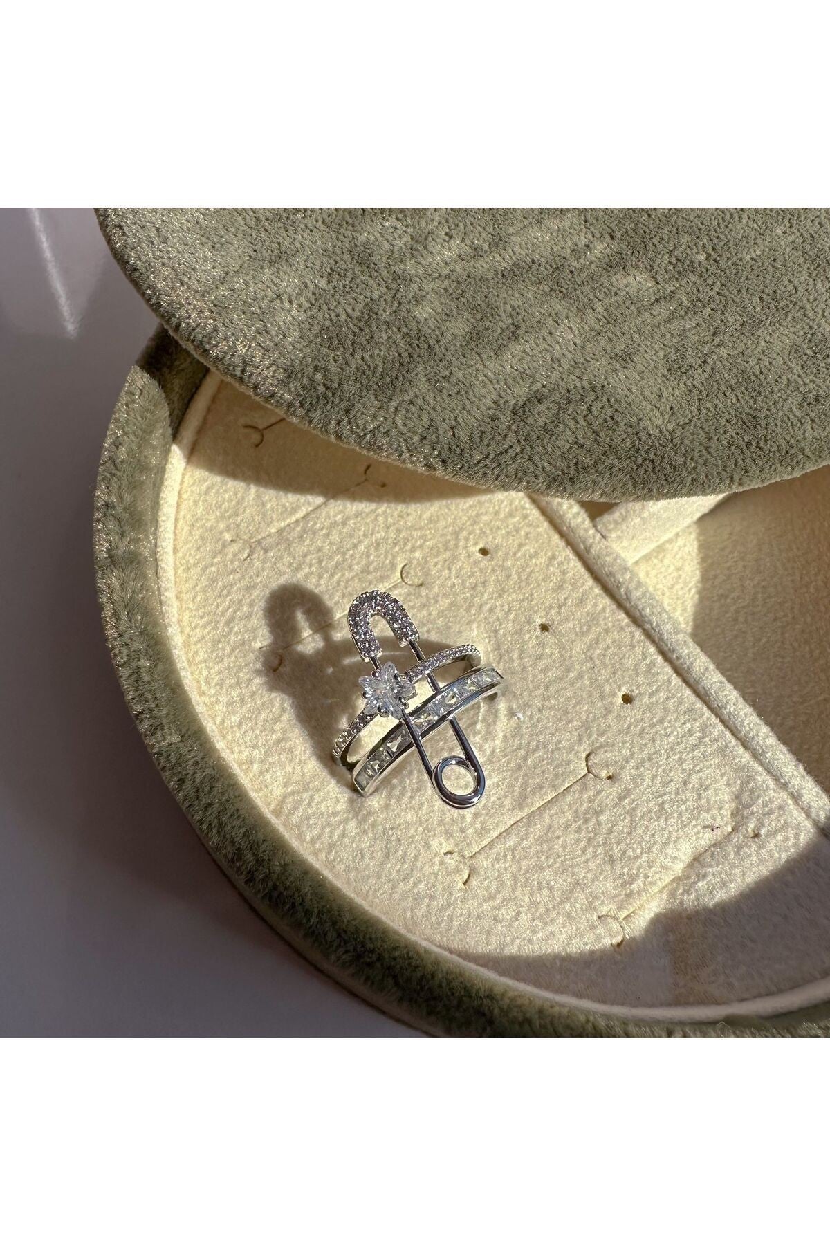 Baguette Stone Hook Ring