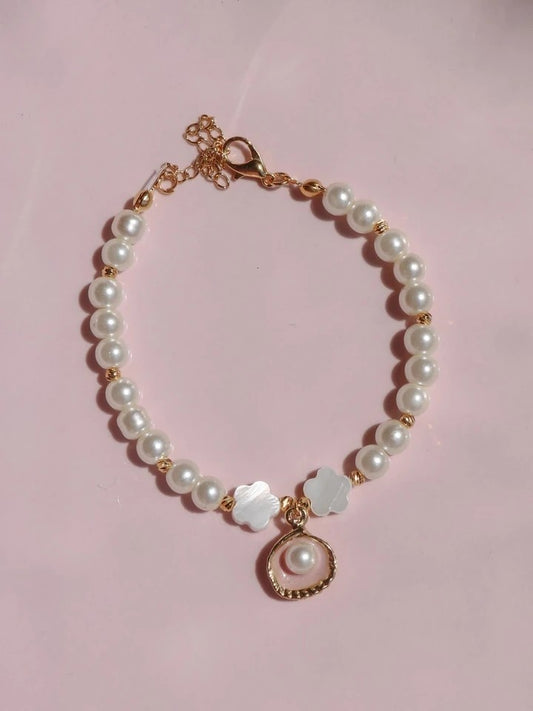 Pearl And Flower Mussel Bracelet