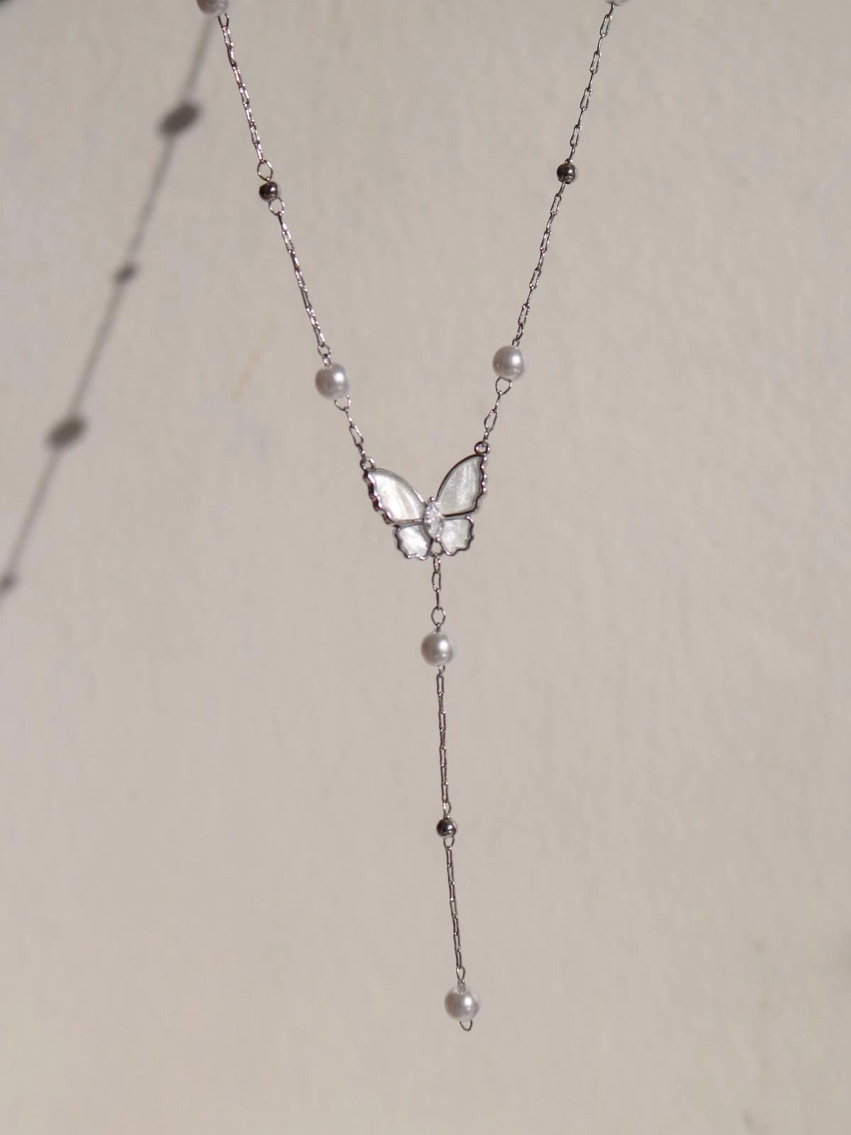 White Pearl Wing Y Necklace