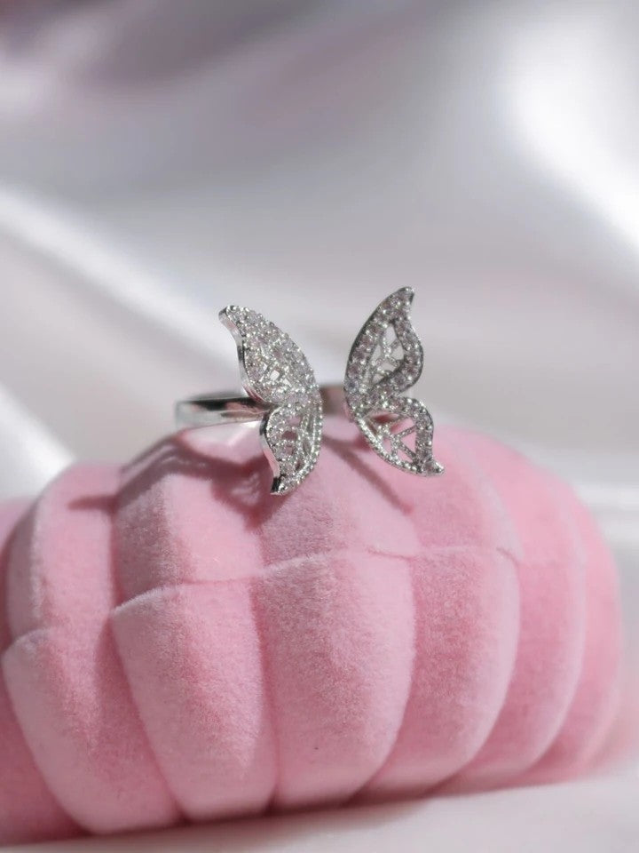 Mariposa Hugging Ring