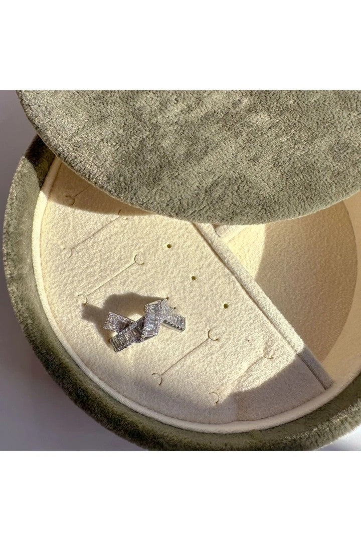 Baguette Stone Bow Ring