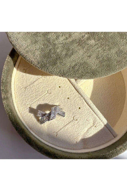 Baguette Stone Bow Ring