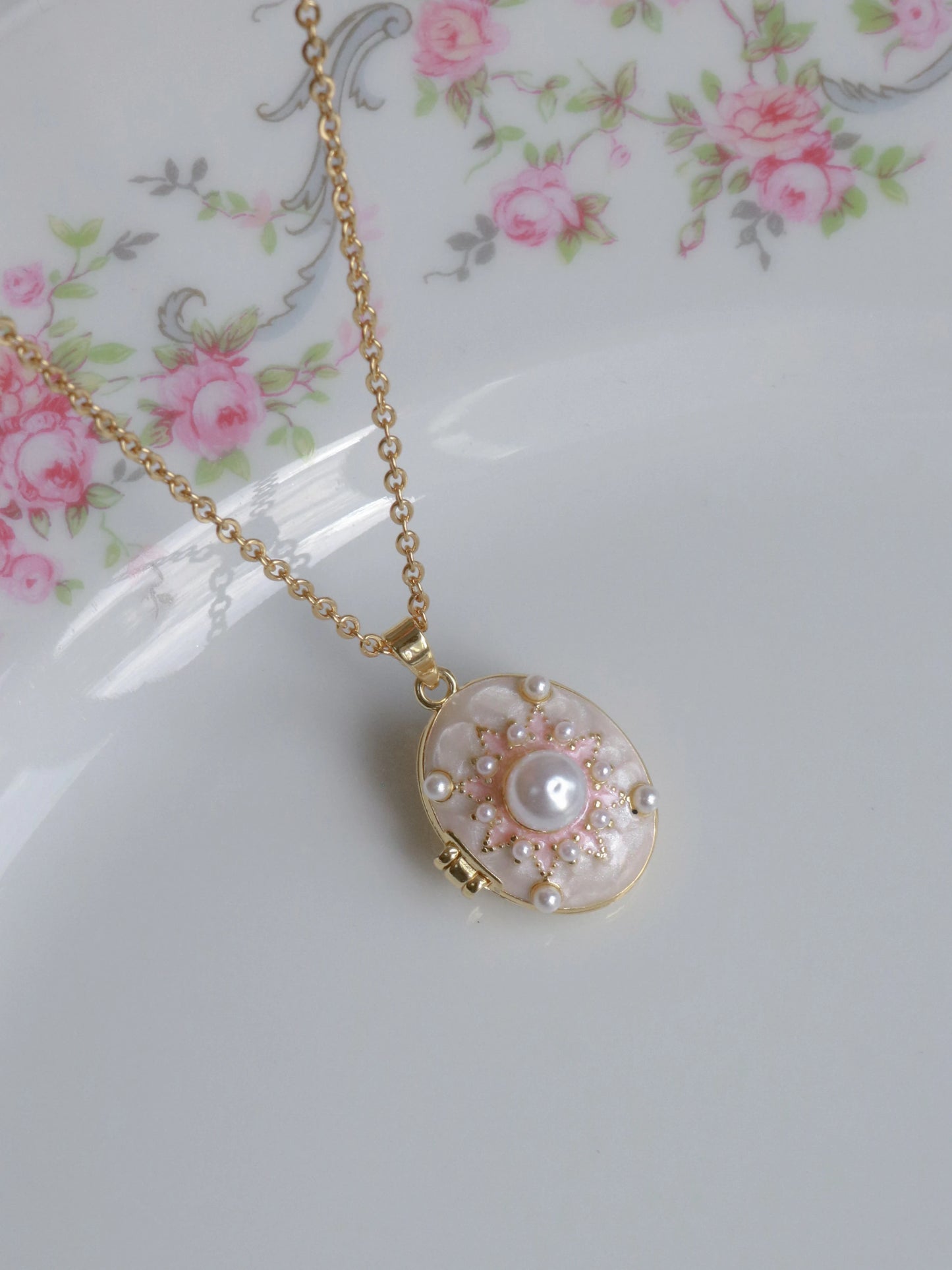 White Pearl Mirage Personalized Photo Locket Necklace