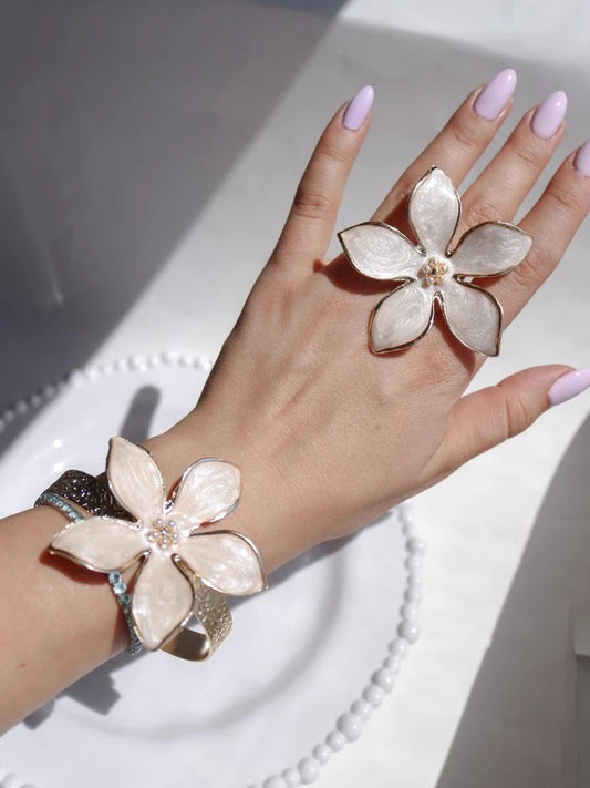 White Floral Grace Ring And Bracelet Set