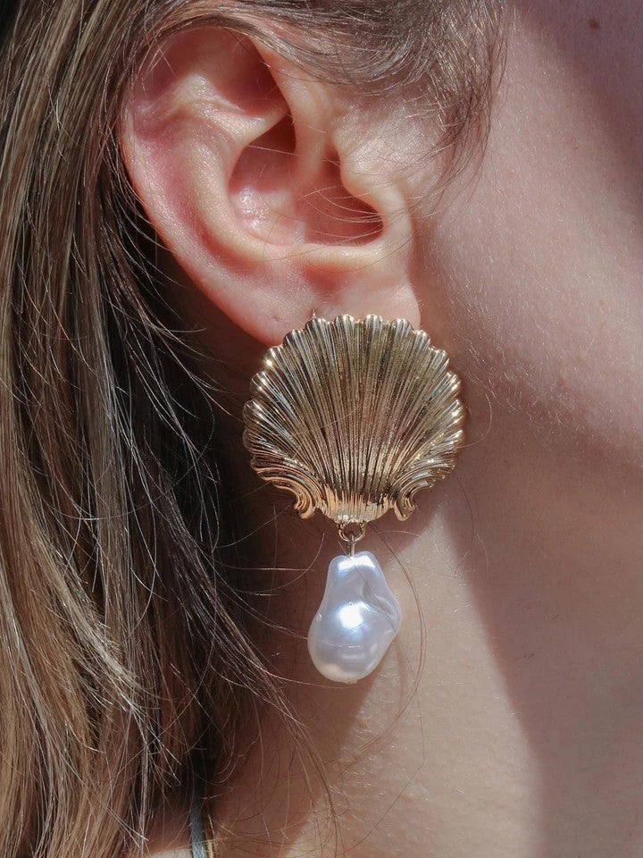 Shell Pearl Earrings