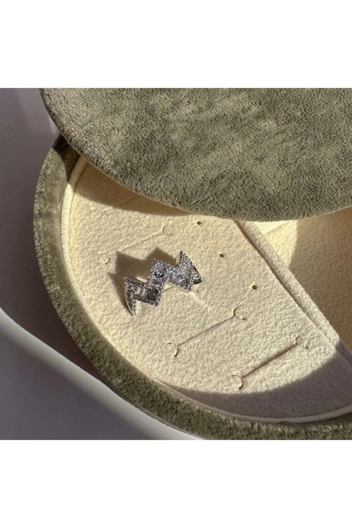 Baguette Stone Zigzag Ring