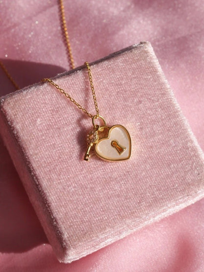Pearlescent Heart Key 925 Silver Necklace