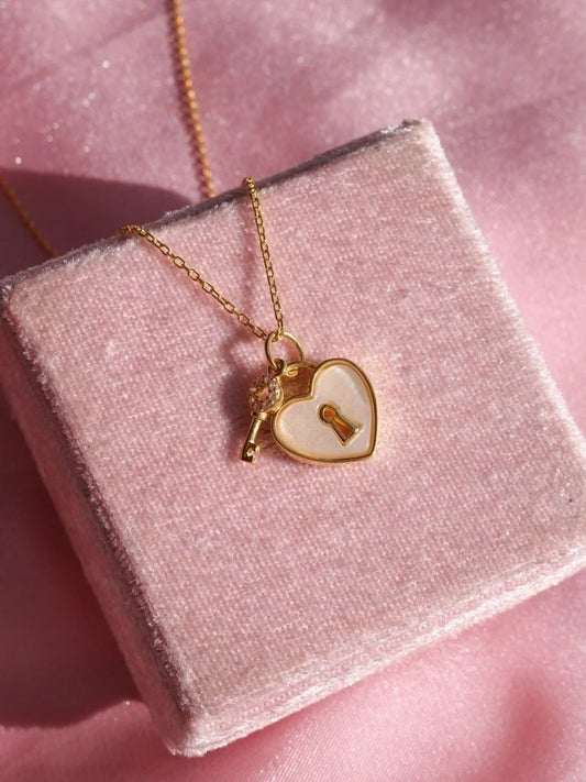 Pearlescent Heart Key 925 Silver Necklace