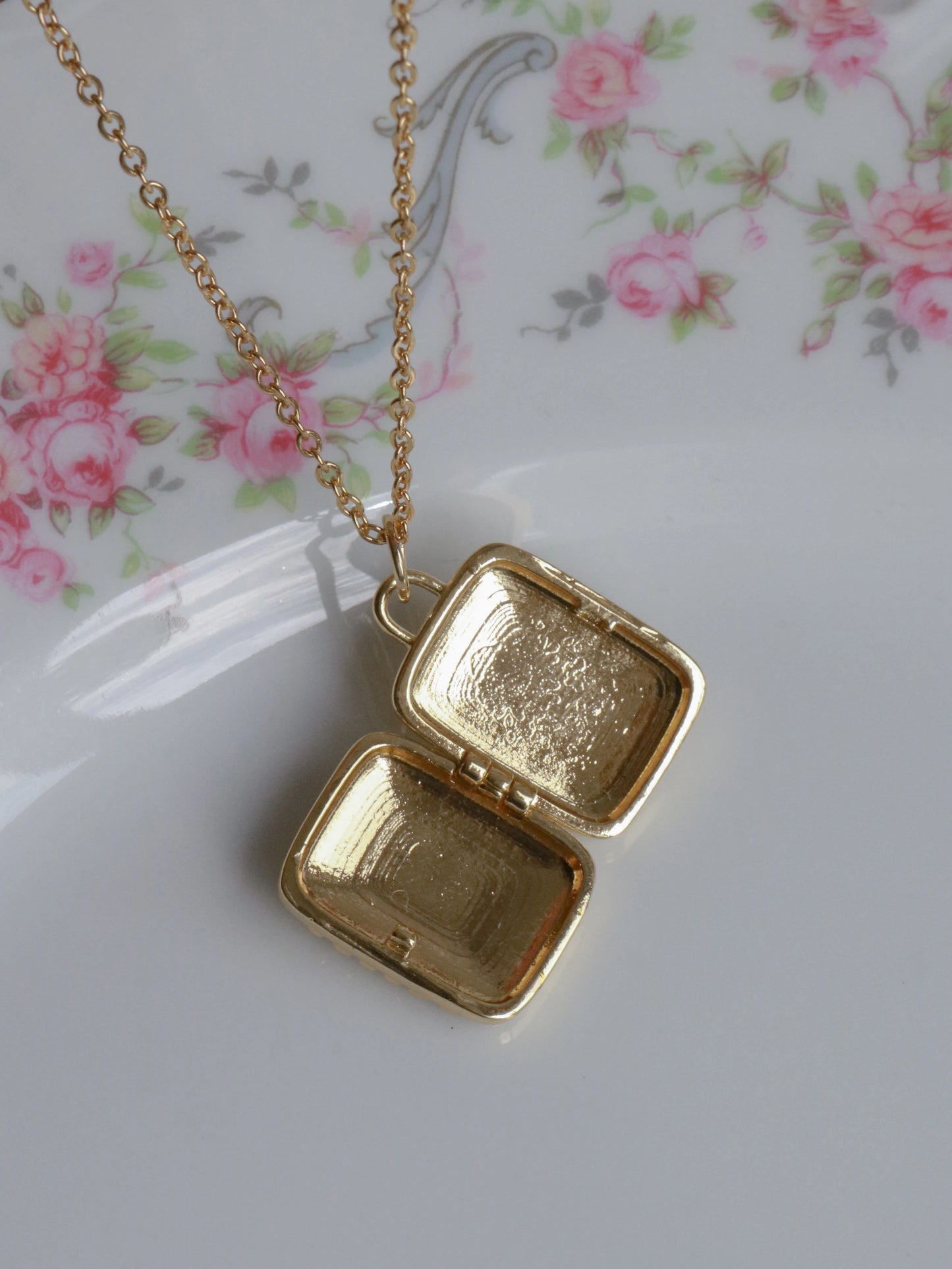 White Heart Of The Sky Personalized Photo Locket Necklace