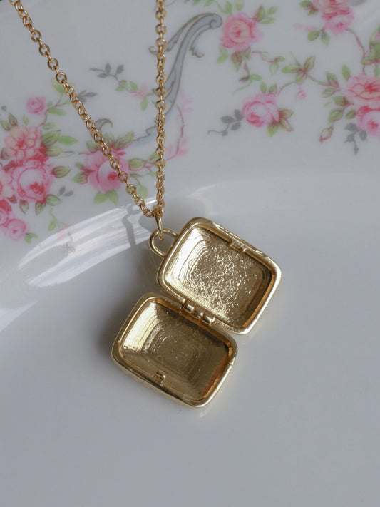 White Heart Of The Sky Personalized Photo Locket Necklace