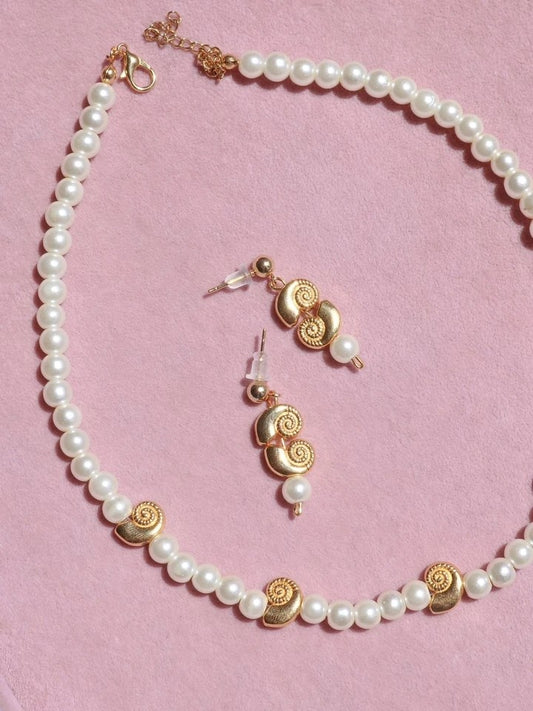 Seashade Pearl Earrings