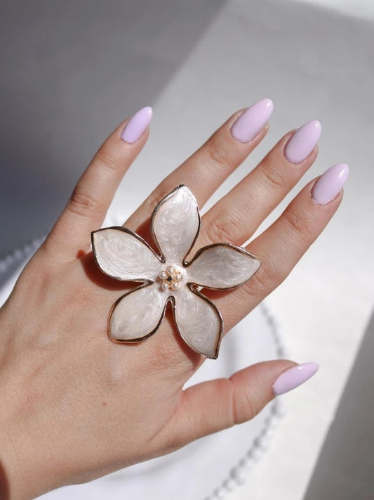 White Floral Grace Ring And Bracelet Set