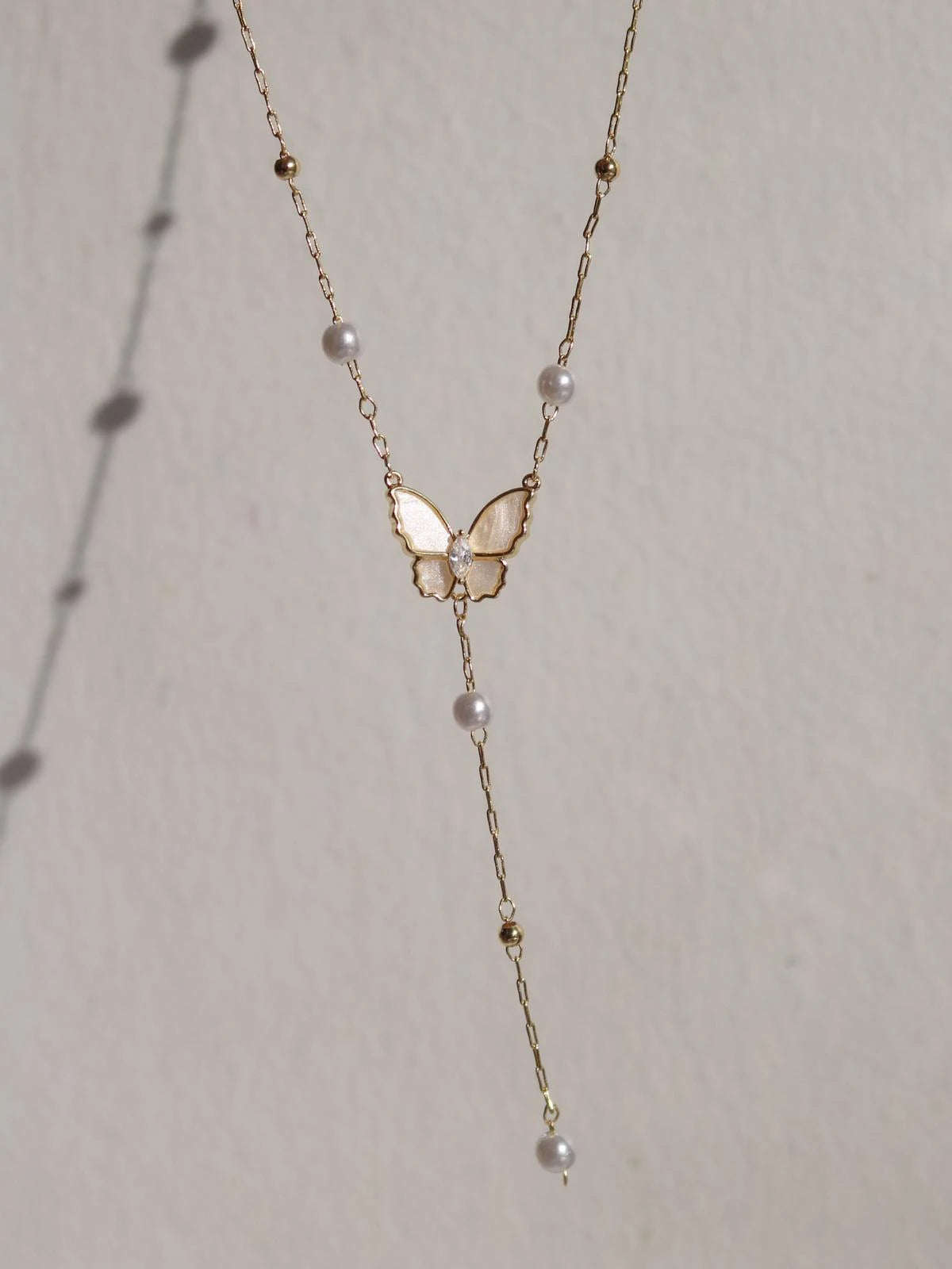 White Pearl Wing Y Necklace