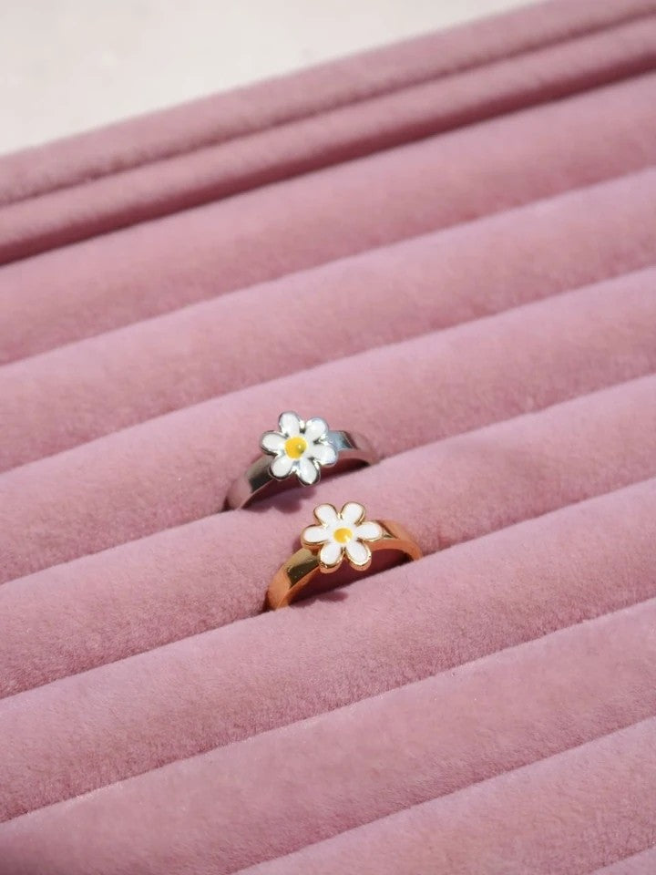 White Daisy Figdet Stress Ring