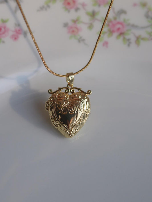 Velloria Heart Personalized Photo Locket Necklace