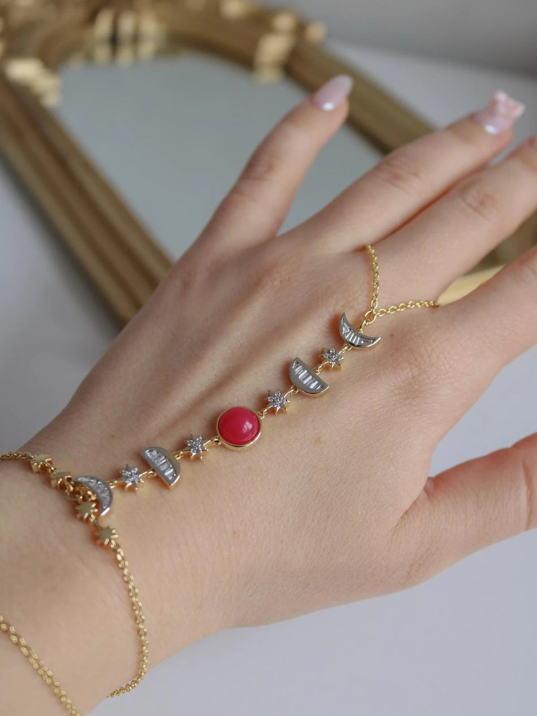 Red Circle Shahmeran