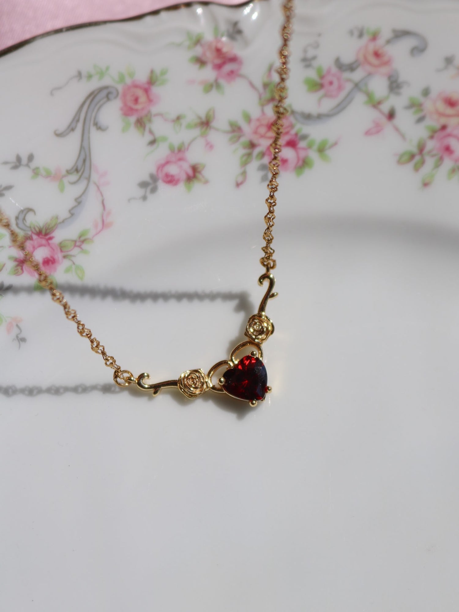 Snow White Necklace